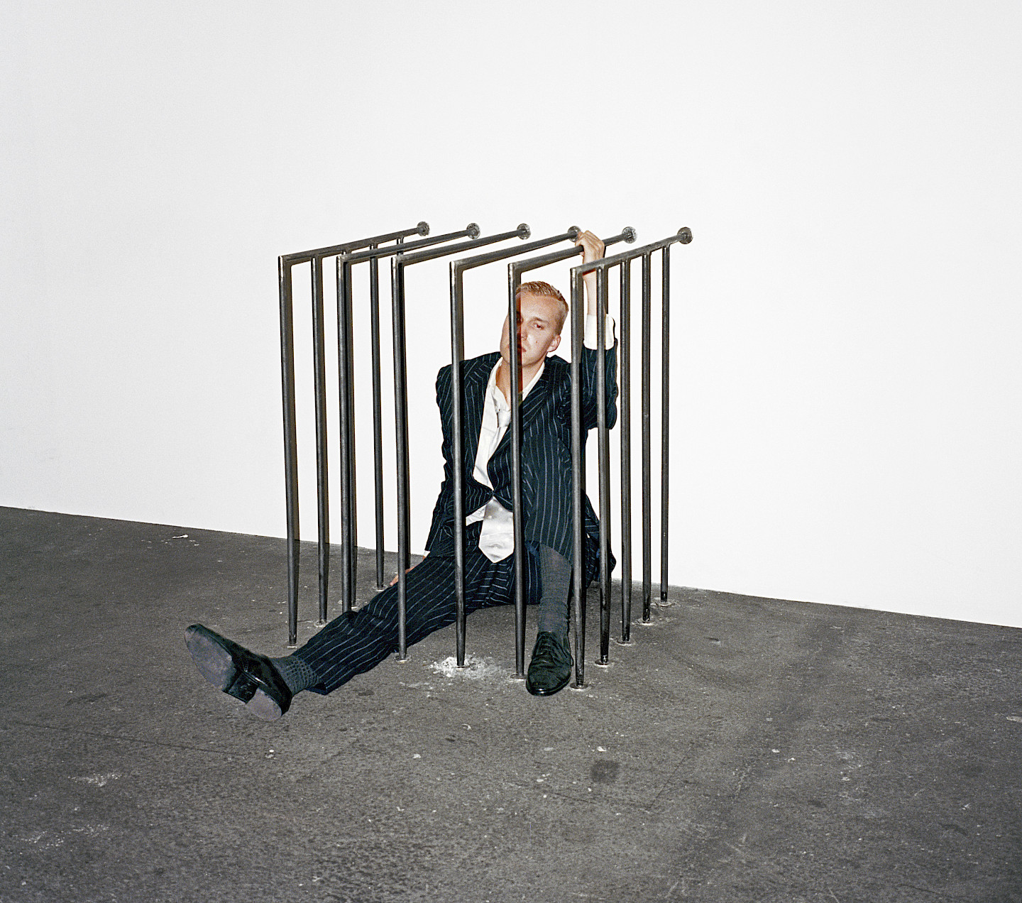 Gianni Motti: Broker, Art'Basel36, Unlimited, 2005.