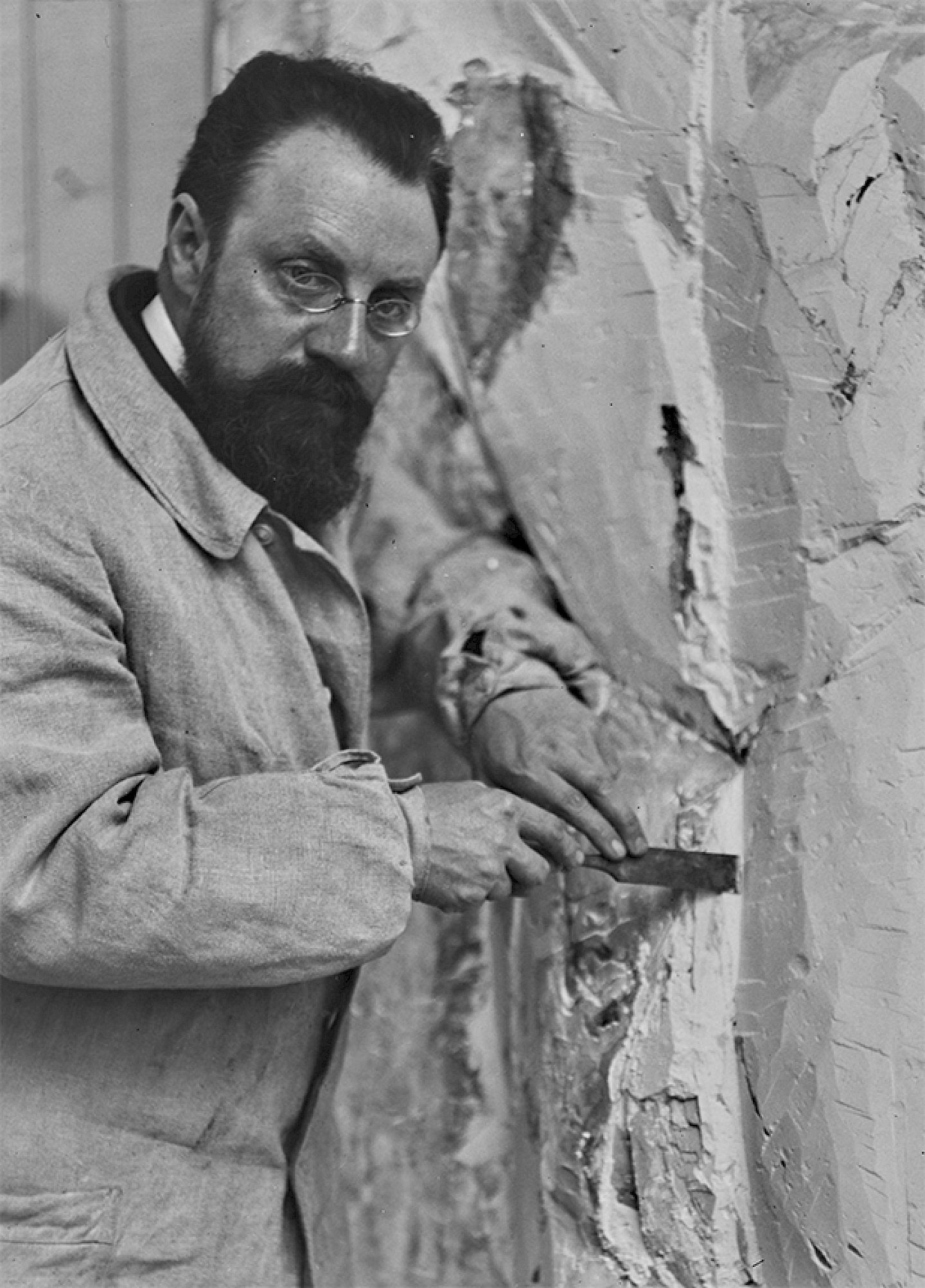 Matisse beim bearbeiten von Rückenakt II zu Rückenakt II, Issy-les-Moulineaux, 1913, Foto: Alvin Langdon Coburn, Courtesy of the George Eastman Museum, © Succession Henri Matisse / 2019 ProLitteris, Zurich