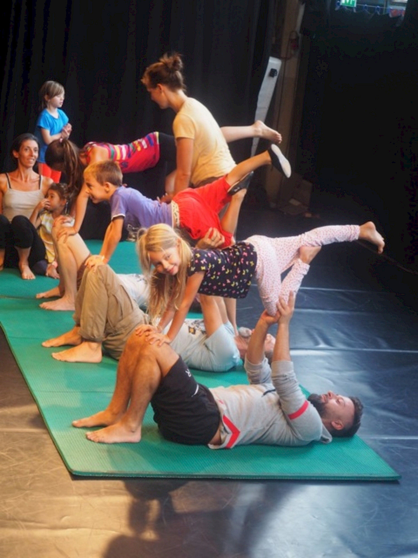 Family-Akrobatik-Workshop mit Laura Vogel