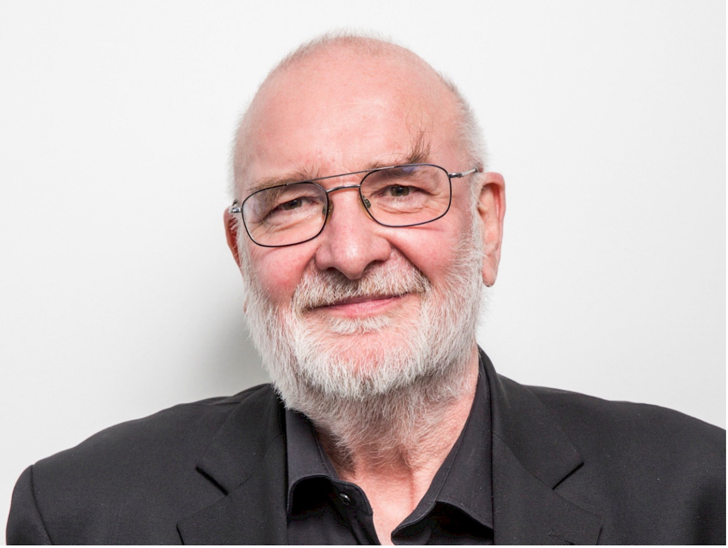 The Art of the Column. ‘NZZ-am-Sonntag’ writer Manfred Papst presents his book ‘Kopf und Kragen’