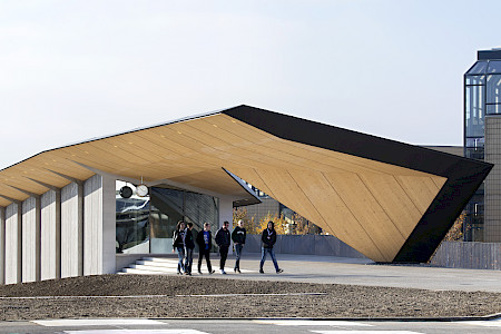 Kengo Kuma and Associates: ArtLab-Pavillon der EPFL in Lausanne, 2016. (Bild: Michel Denancé)