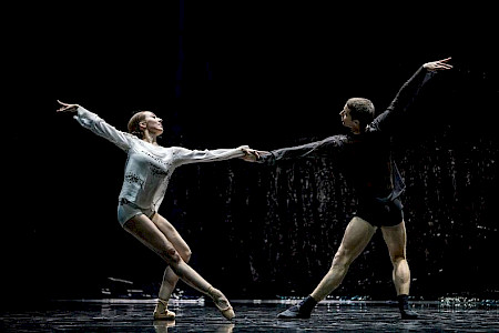 Un Ballo, Junior Ballett, Marjolaine Laurendeau, Gaetano Maria Signorelli; Foto: Gregory Batardon