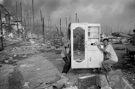 John Vink: «Combodia, Phmon Penh, Bassac Slum Fires», 2001